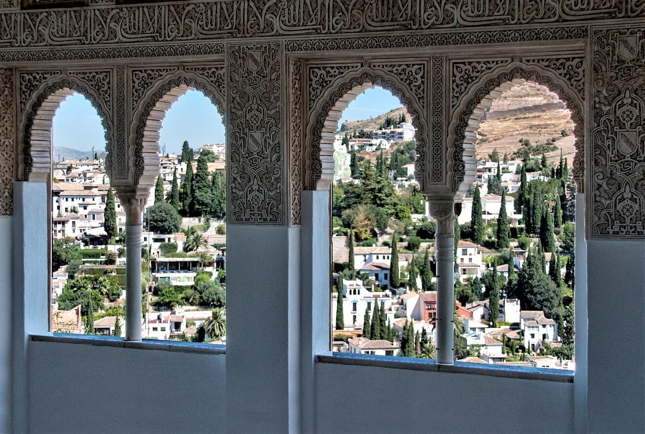 La influencia árabe en Granada legado histórico y cultural